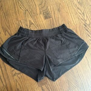 Lululemon Hotty Hot lowrise short size 6